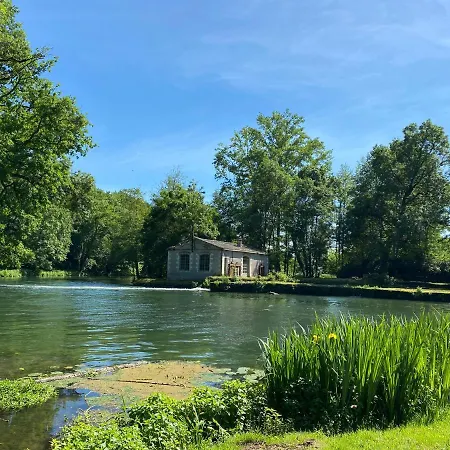 Château Des Loups - Les Cyprès Hébergement de vacances *