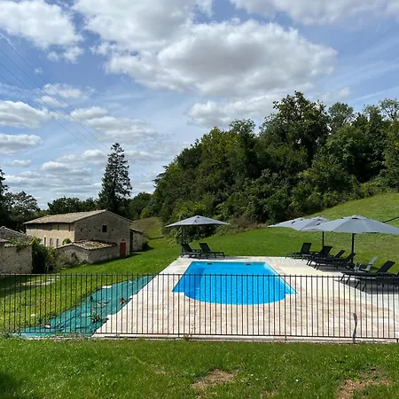 Château Des Loups - Les Cyprès Hébergement de vacances *